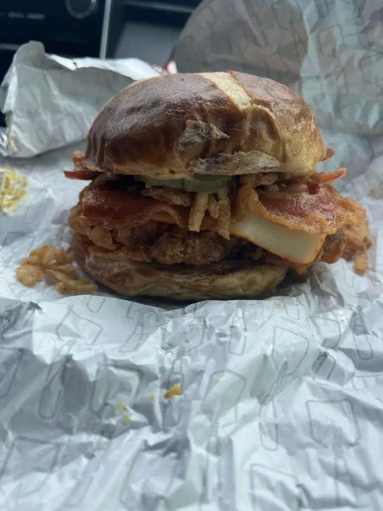 Wendy's Pretzel Bacon Pub Chicken Sandwich (Review) - Food Rankers